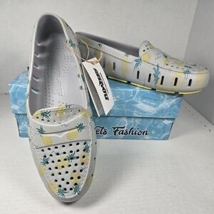 Floafers Country Club Driver Womens Pineapple Indoor/Outdoor Sandals Size 10